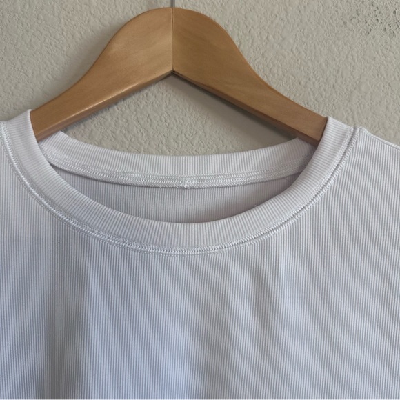 Vuori Women’s Pose Fitted Tee Short Sleeve Top Sz L White VW169 Athleisure - Picture 3 of 10